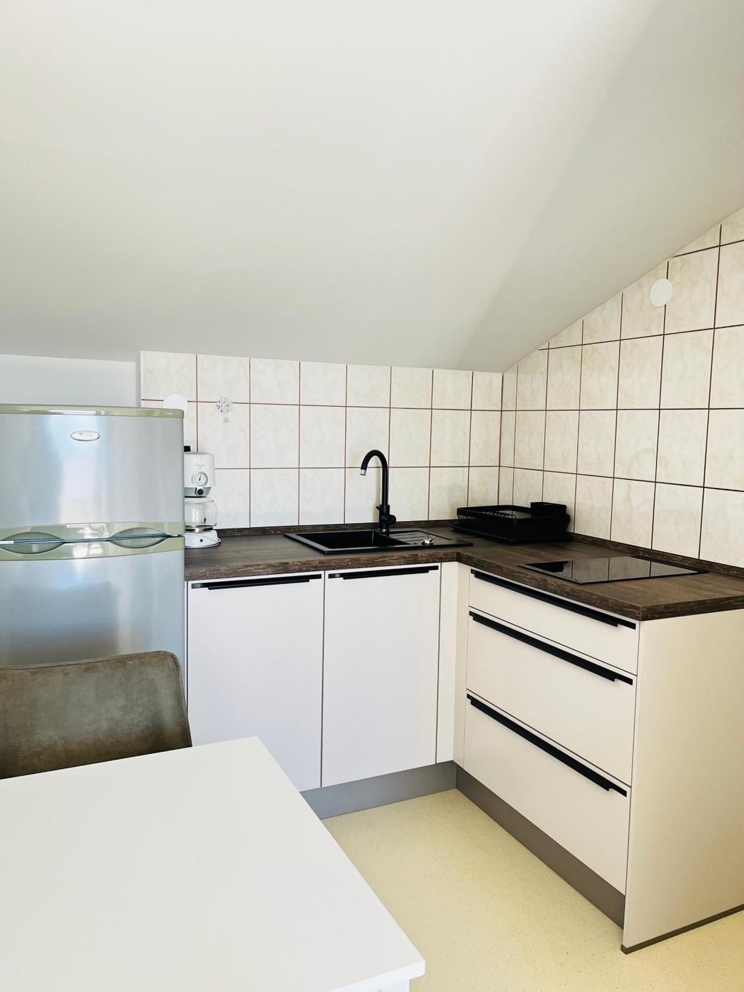 Apartments Renata Пинезичи Экстерьер фото
