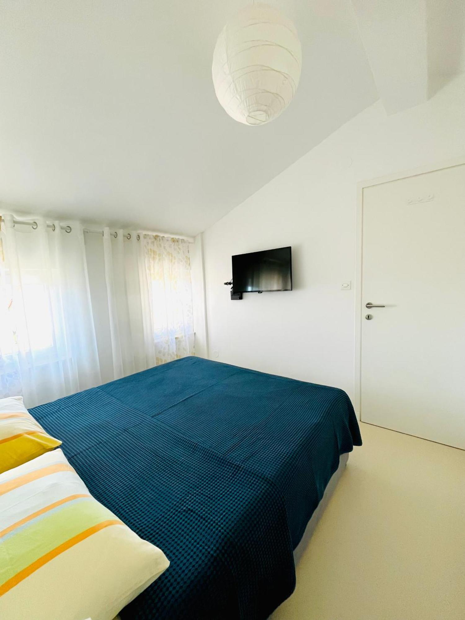 Apartments Renata Пинезичи Экстерьер фото