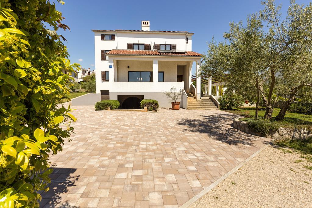 Apartments Renata Пинезичи Экстерьер фото