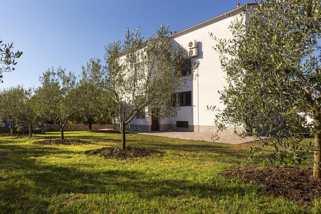 Apartments Renata Пинезичи Экстерьер фото