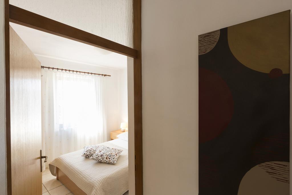 Apartments Renata Пинезичи Экстерьер фото